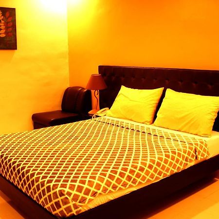 Urbantel Hotel Lucena Buitenkant foto