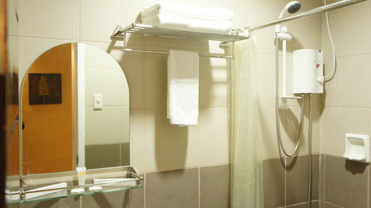 Urbantel Hotel Lucena Buitenkant foto