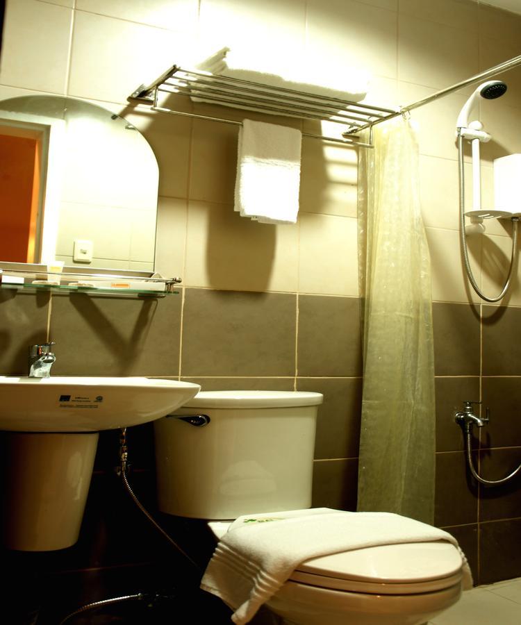Urbantel Hotel Lucena Buitenkant foto
