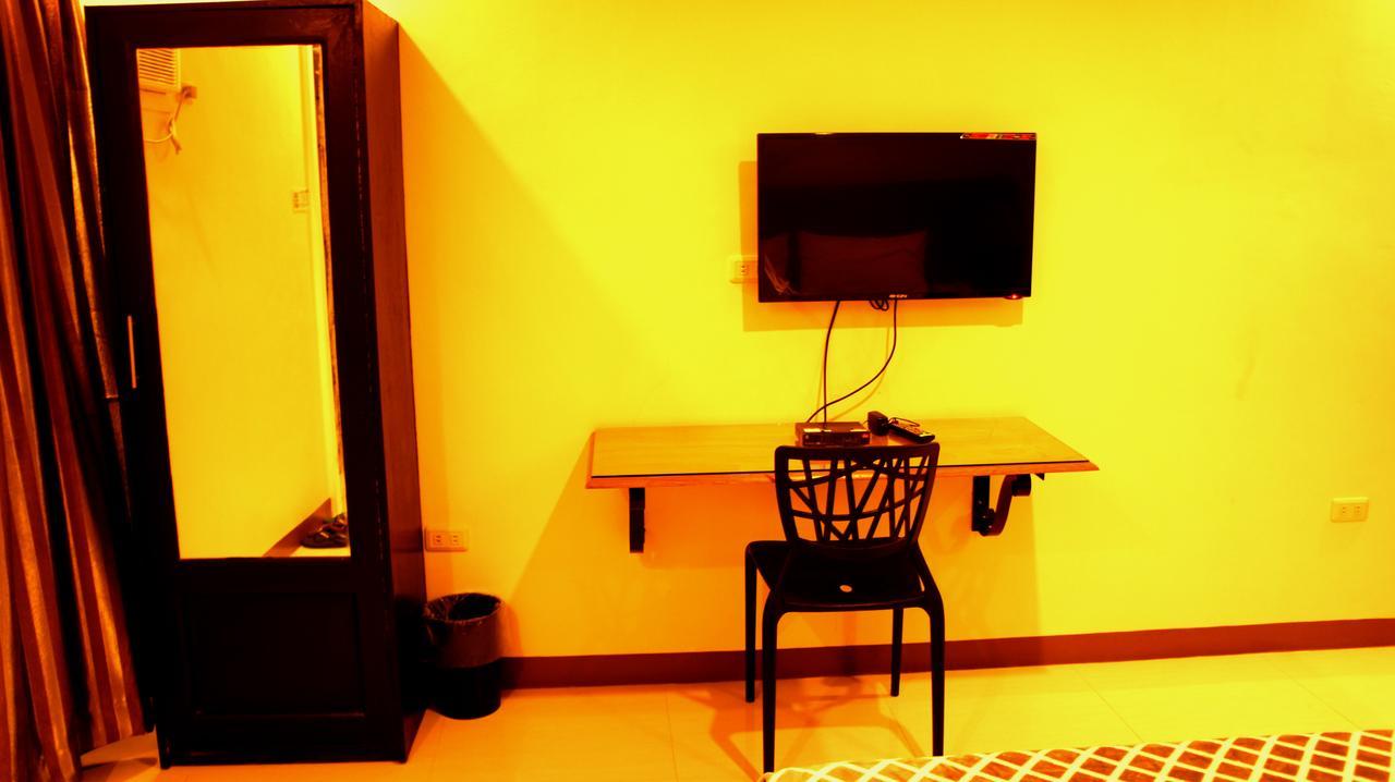 Urbantel Hotel Lucena Buitenkant foto