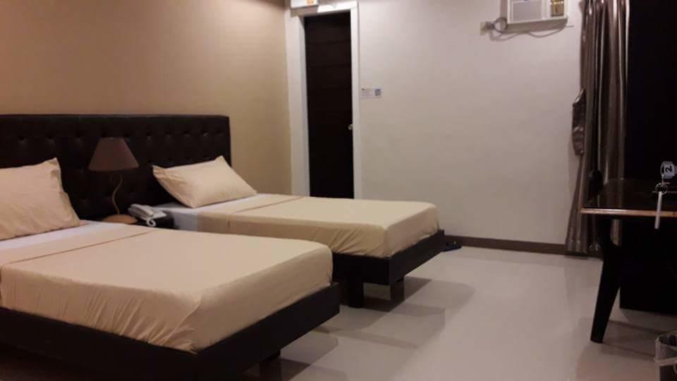 Urbantel Hotel Lucena Buitenkant foto